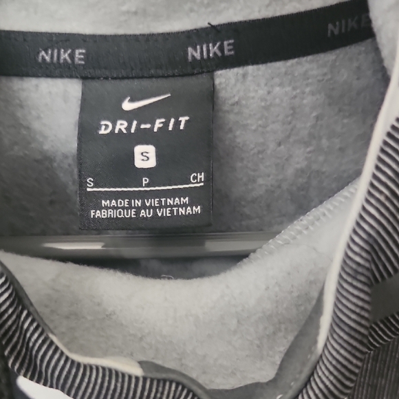 Nike Men's Black and Gray Patterned Hoodie - Picture 3 of 3